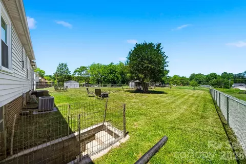 Exterior - 122 Settlemyre Rd, Morganton, NC 28655 photo 4 of 11