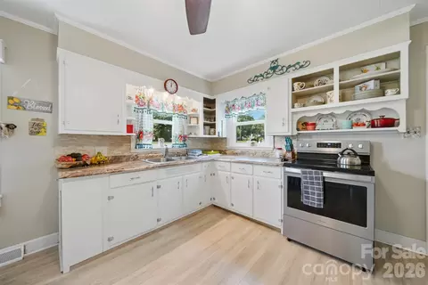 Kitchen - 122 Settlemyre Rd, Morganton, NC 28655 photo 4 of 6