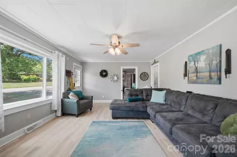Living - 122 Settlemyre Rd, Morganton, NC 28655 photo 2 of 3