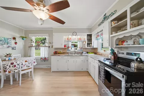 Kitchen - 122 Settlemyre Rd, Morganton, NC 28655 photo 5 of 6