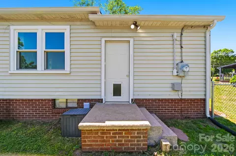 Exterior - 122 Settlemyre Rd, Morganton, NC 28655 photo 3 of 11