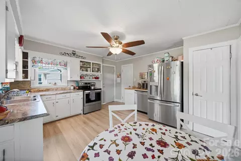 Kitchen - 122 Settlemyre Rd, Morganton, NC 28655 photo 2 of 6