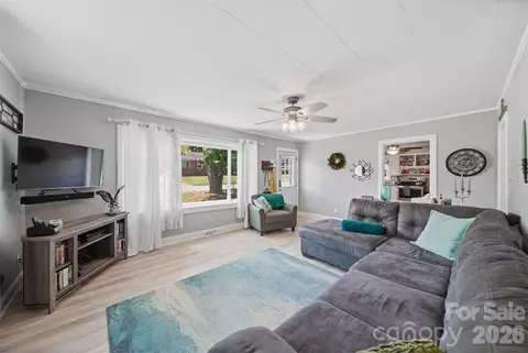 Living - 122 Settlemyre Rd, Morganton, NC 28655 photo 3 of 3