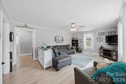 Living - 122 Settlemyre Rd, Morganton, NC 28655 photo 1 of 3