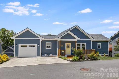 215 Oak Meadow Ln, Asheville, NC 28804