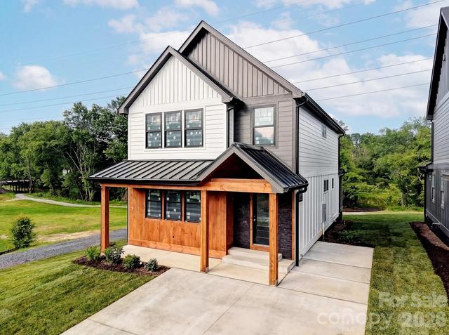 18 S Martha Kate Dr, Hendersonville, NC 28792