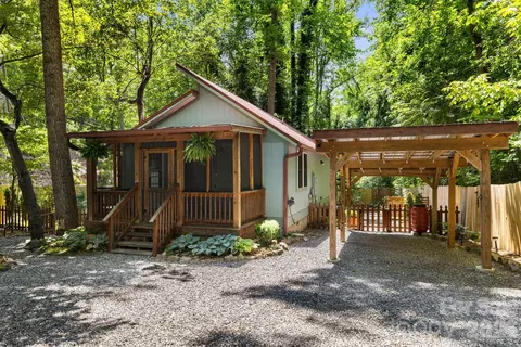 477 Governors View Rd, Asheville, NC 28805