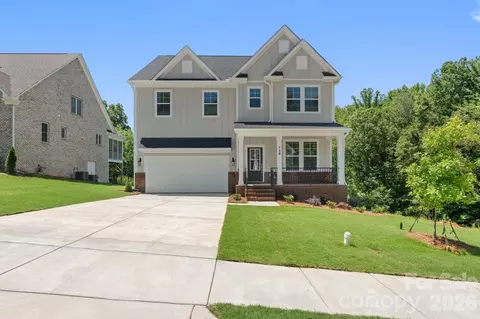 909 Pine Forest Rd, Charlotte, NC 28214