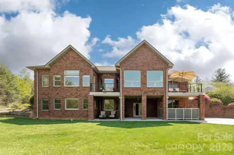 28 Tudor Crescent Ct, Hendersonville, NC 28739