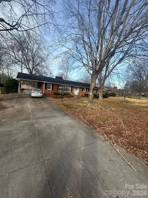 626 Willowbrook Ln, Winston Salem, NC 27104