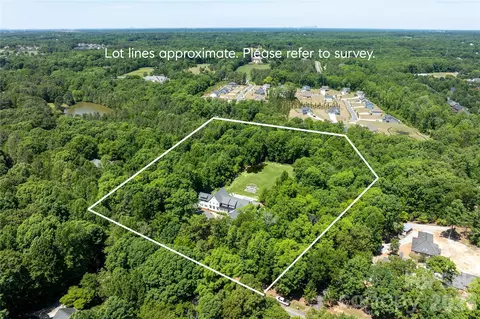 8512 Prince Valiant Dr, Waxhaw, NC 28173