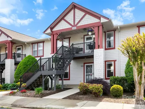 2303 Deermouse Way, Hendersonville, NC 28792