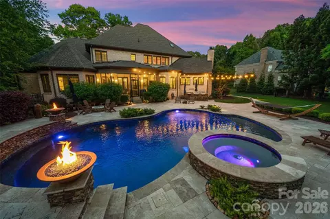 8905 Whirlaway Ln, Waxhaw, NC 28173