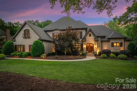 8905 Whirlaway Ln, Waxhaw, NC 28173