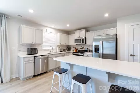 Kitchen - 329 Damask Dr, Lancaster, SC 29720 photo 2 of 3