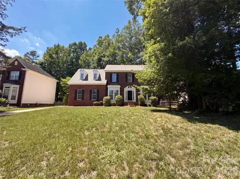 2916 Pinewood Hill Dr, Matthews, NC 28105