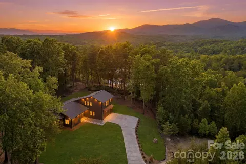 121 Deer Jump Trl, Lake Lure, NC 28746