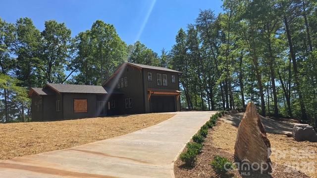 121 Deer Jump Trl, Lake Lure, NC 28746