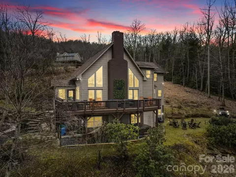 106 Bishop Cove Rd, Fairview, NC 28730