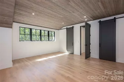 Bedroom - 519 Eagle Dr, Sapphire, NC 28774 photo 6 of 7