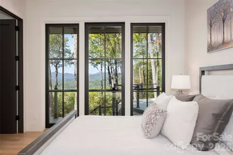 Bedroom - 519 Eagle Dr, Sapphire, NC 28774 photo 5 of 7