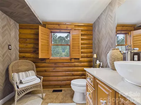 Bath - 15425 E Rocky River Rd, Davidson, NC 28036 photo 2 of 3