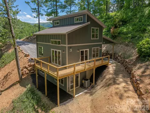 214 Aster Ridge Dr, Waynesville, NC 28786