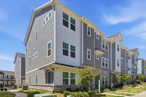 3742 Memorial Pkwy, Charlotte, NC 28217