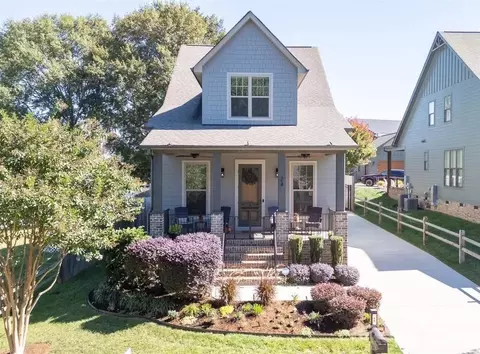 24 Oak St, Belmont, NC 28012