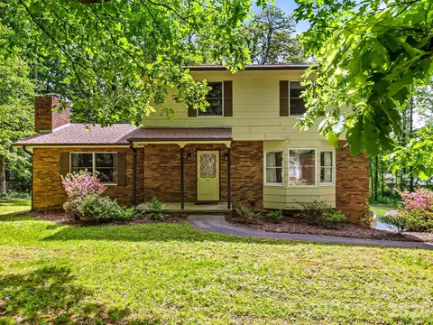 11 Woodmere Dr, Arden, NC 28704