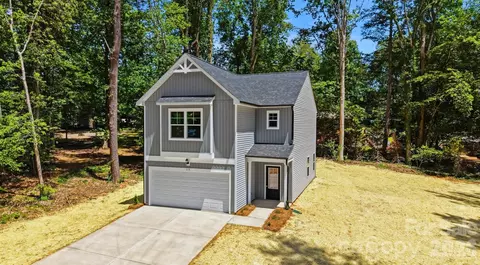 215 Edgewood Cir, Morganton, NC 28655
