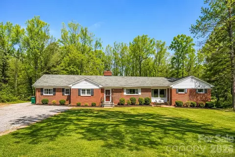 1207 Sunset Dr, Charlotte, NC 28216