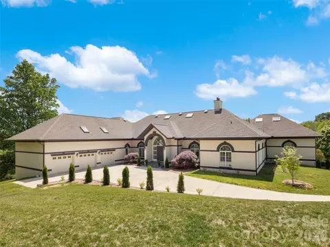 813 Rickel Dr, Hendersonville, NC 28739