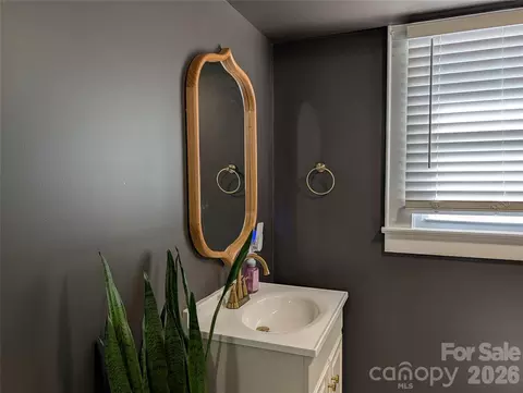 Bath - 3462 Roberta Rd, Concord, NC 28027 photo 3 of 3
