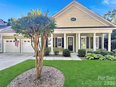 240 Clairborne Ct, Matthews, NC 28104