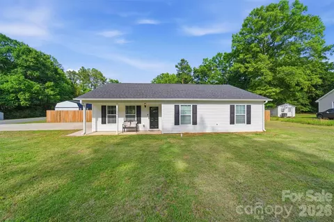 5694 Hillsdale Dr, Fort Lawn, SC 29714