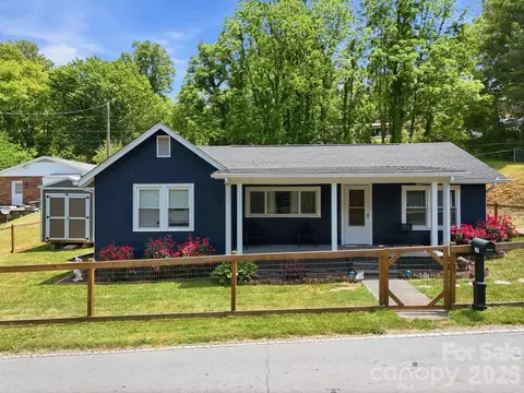 197 Mulberry St, Clyde, NC 28721