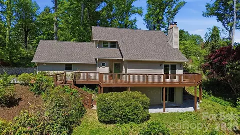207 Wood Dale Dr, Hendersonville, NC 28791