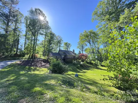 207 Wood Dale Dr, Hendersonville, NC 28791