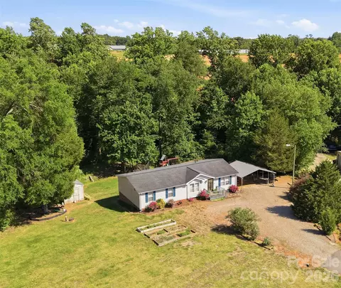 333 Howard Norton Dr, Hiddenite, NC 28636