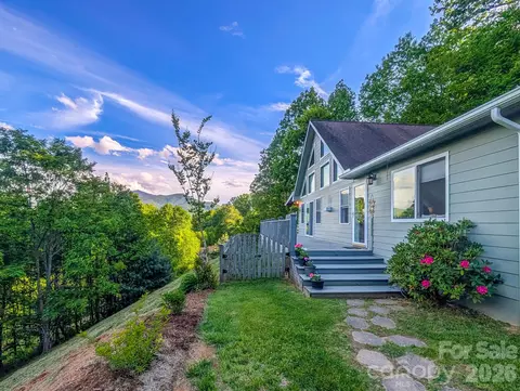305 Majestic Mountain Dr, Burnsville, NC 28714