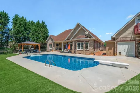 137 Natures Trl, Statesville, NC 28625