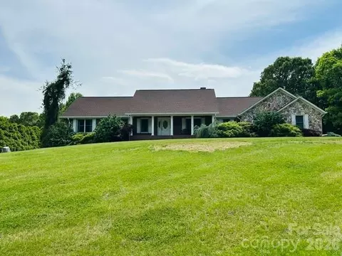 6181 Willowbottom Rd, Hickory, NC 28602