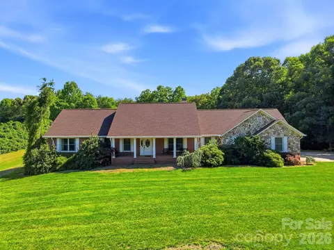 6181 Willowbottom Rd, Hickory, NC 28602