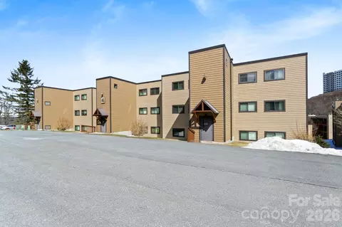 104 Sugar Ski Dr, Banner Elk, NC 28604