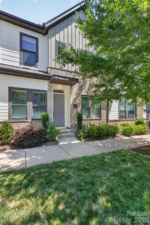 6318 Southgrove St, Charlotte, NC 28277