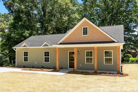 2507 Pacer Ln, Statesville, NC 28677
