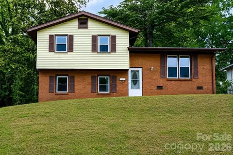5001 Springview Rd, Charlotte, NC 28213