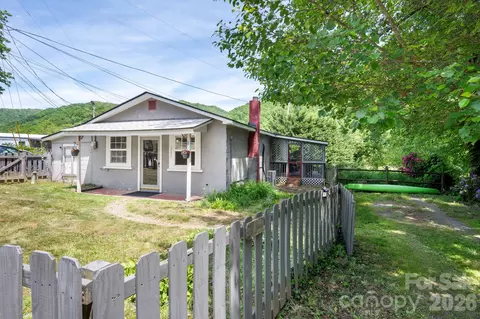 2802 Beaverdam Rd, Canton, NC 28716