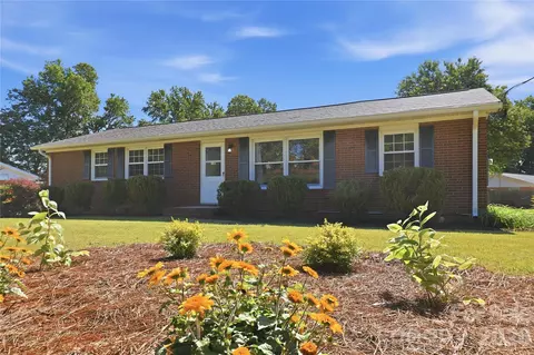 1102 N 12th St, Bessemer City, NC 28016